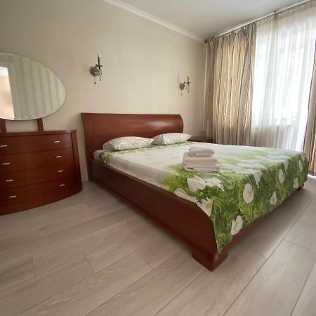 Apartment On Prospiekt Pobiedy 18 키예프 외부 사진